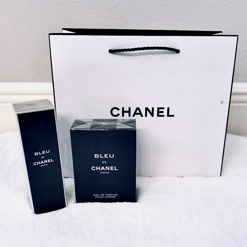 CHANEL Black and White Gift Bag
